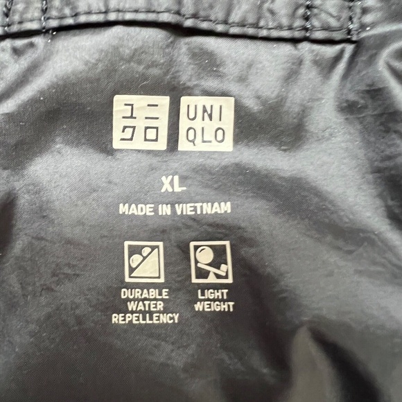 Uniqlo Down Vest Light Weight Dark Blue Mens Size XL Snaps - Picture 3 of 4